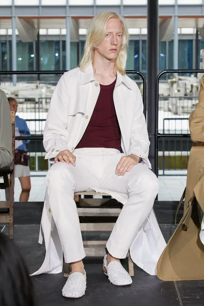 Look 14